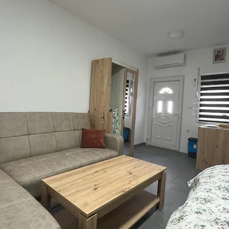 Smestaj Kod Lazarice Sid * Šid